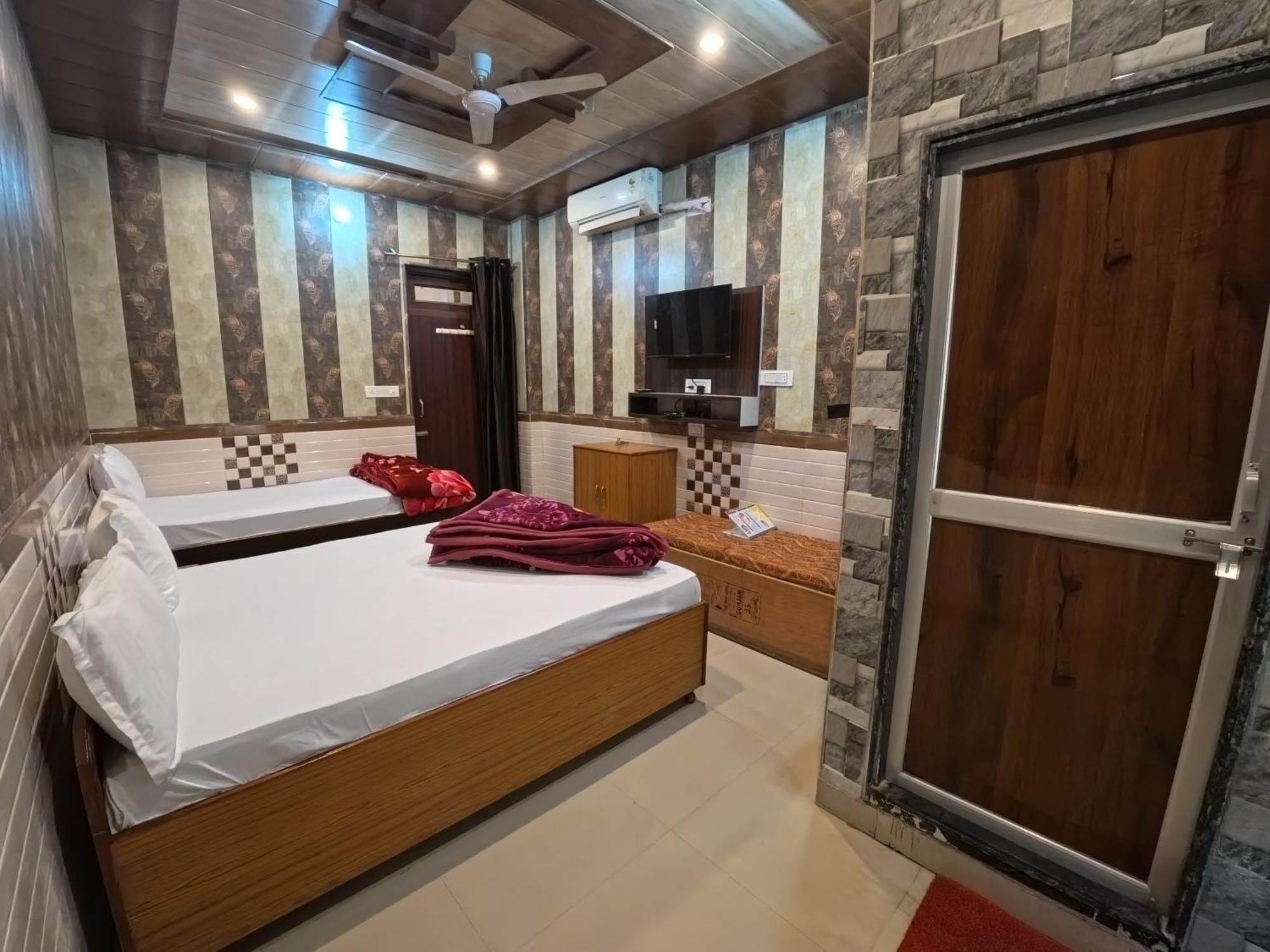 Hotel Aapno Shyam And Restaurant Khatu Ngoại thất bức ảnh